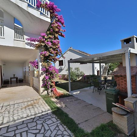 2 Bedroom Cozy Apartment In Marina  Exterior foto